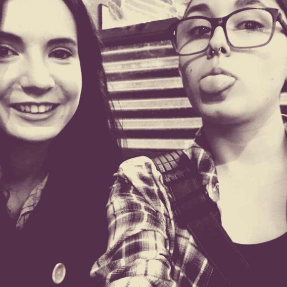 Meet your Posher, Beth - Picture 1 of 1